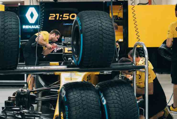 Tyre Shop in Town